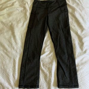 Cropped grey leggings with side pocket